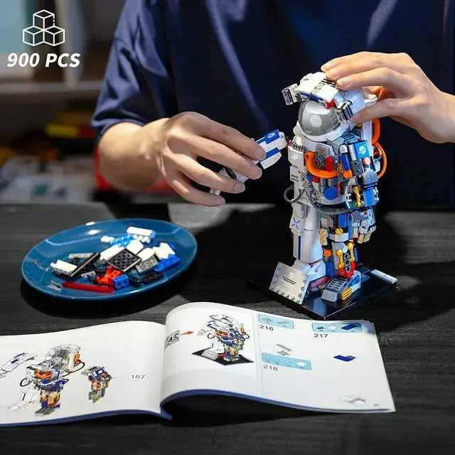 ASTRONAUT 900PCS